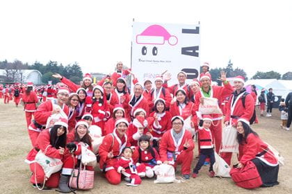 Group photo of CSL Behring employees at Great Santa Race 2018